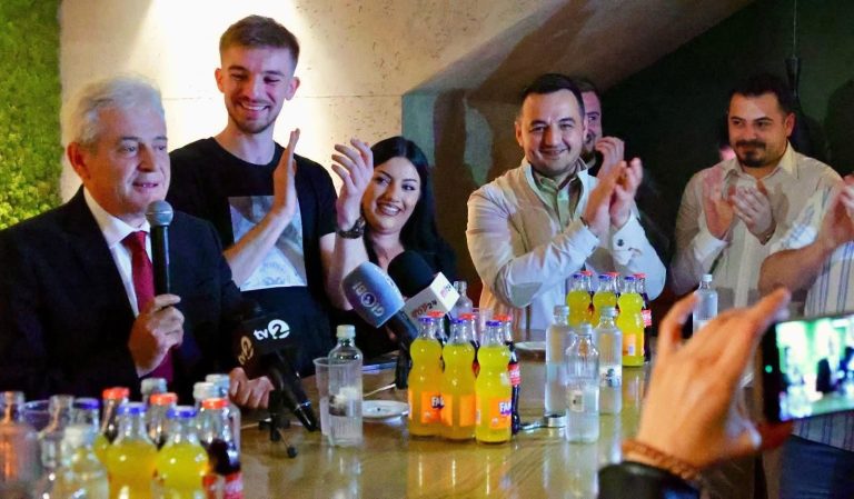 U zgjodh shef shtabi politik në FRBDI-Gostivar, me figurën e Ahmetit në bluzë Miftari simbolizon vijimësinë e misionit