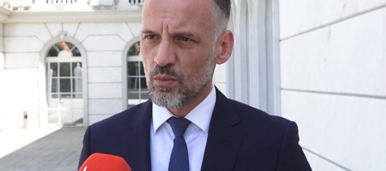 Përdorimi i emailit zyrtar qeveritar për aktivitet partiak