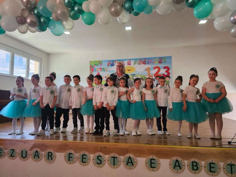Në shkollën “Bashkimi” në Gostivar u organizua “Festa e Abetares”