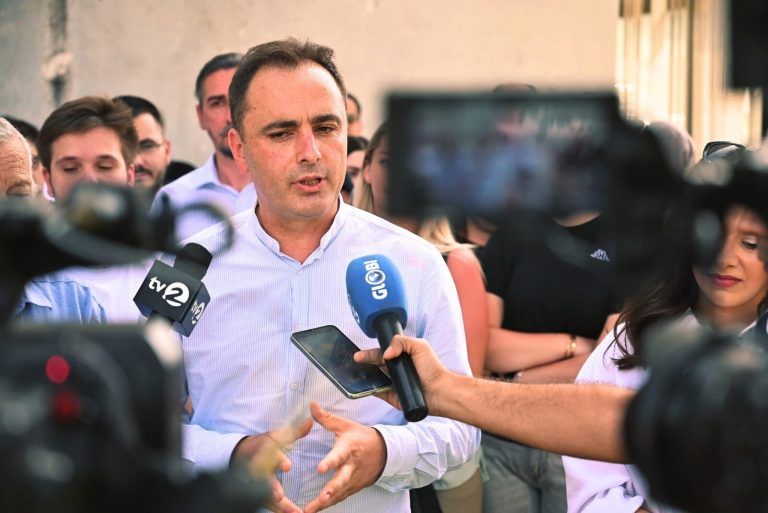 Visar Ademi zyrtarizon kandidaturën për kryetar të Gostivarit