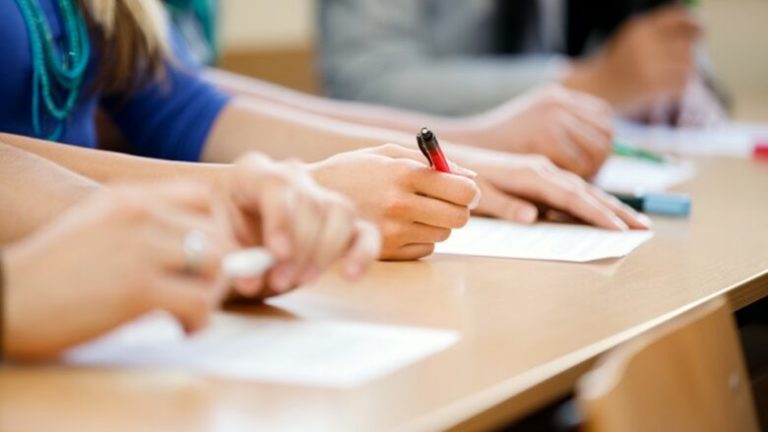 Maturantët që nuk kaluan provimin e maturës në qershor fillojnë sot provimet ekstern të gushtit