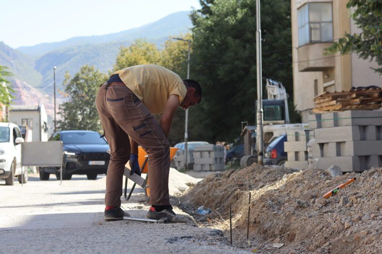 Valbon Limani: Komuna në punë – Punime në tretoaret e dy rrugicave në Gostivar