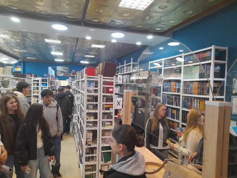 Punëtori edukative në Gostivar: “Pse librat janë miqtë tanë më të mirë?”