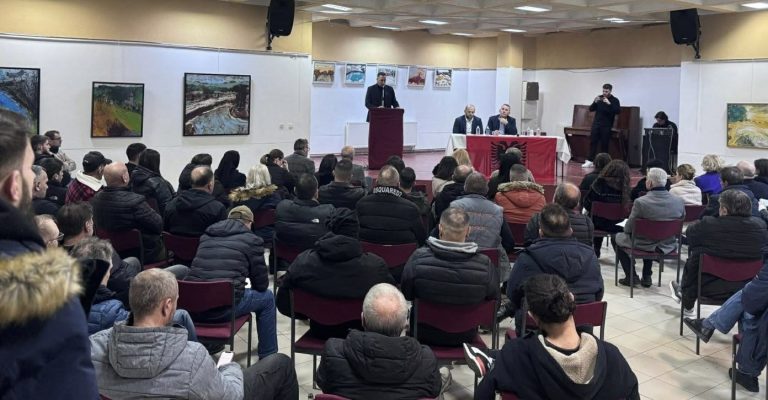 Lëvizja Arbëria mban Kuvendin e parë në Gostivar, miraton konkluza politike dhe organizative