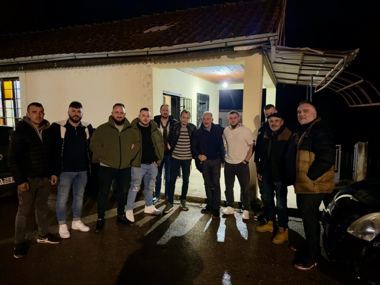 Nevzat Bejta takon banorët e Gjenovicës dhe Simnicës