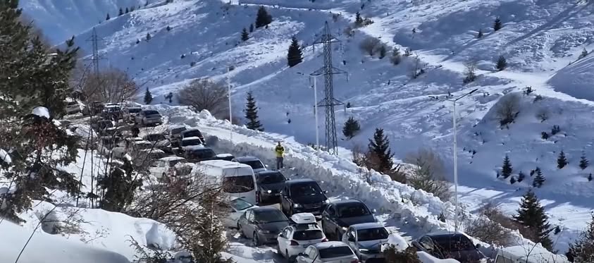 Era e fortë ndalon përdorimin e teleferikut dhe dyulëses në Kodrën e Diellit