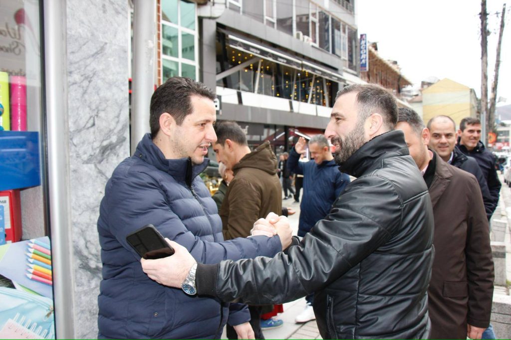 Valbon Limani takim me esnafin dhe banorët e Lagjes Xhamixhid