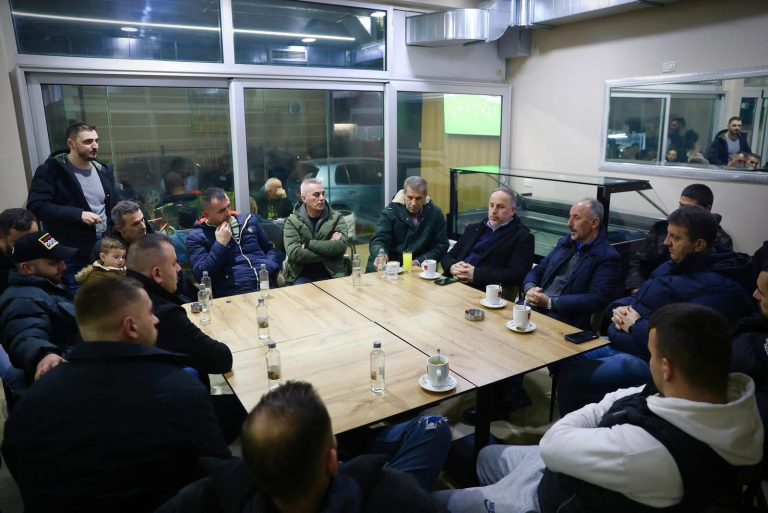 Nevzat Bejta takon banorët e Balindollit, prezanton programin zgjedhor