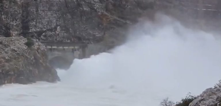 Nivel i lartë uji në kaskadën e Drinit, shkarkimet në Vaun e Dejës minimalizojnë rrezikun