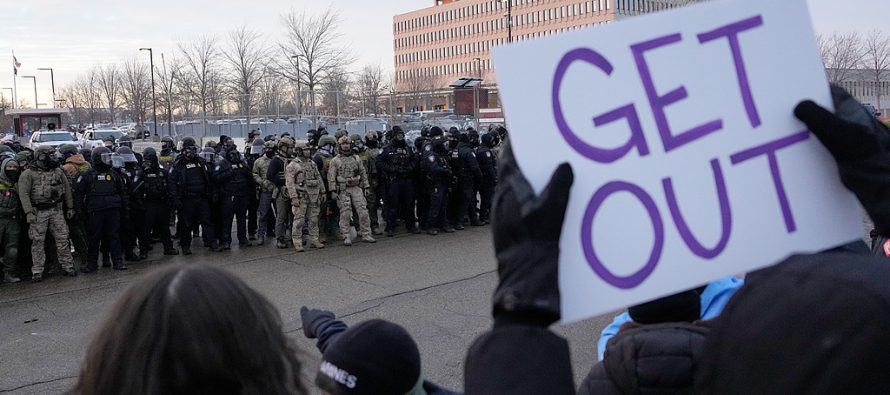 Trump kërcënon përdorimin e Aktit të Kryengritjes ndërsa tensionet në Minneapolis rriten