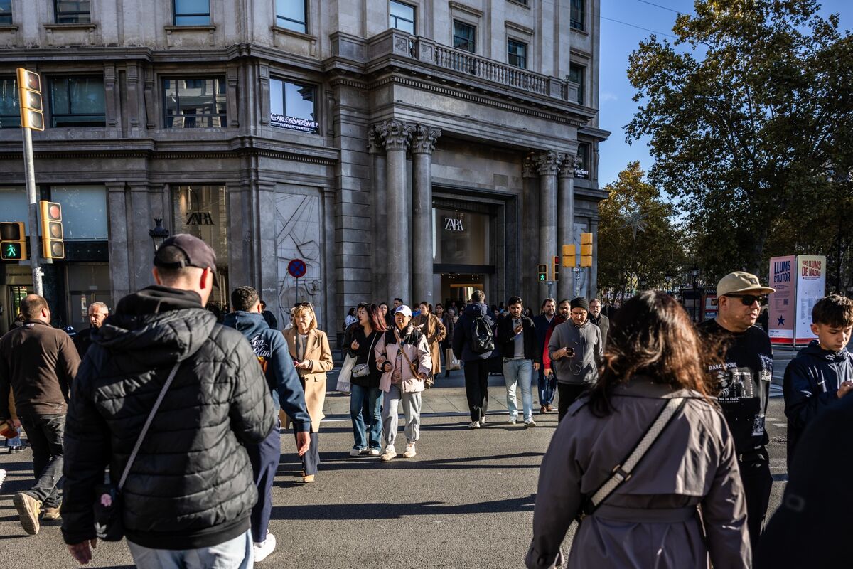 Spanja legalizon qëndrimin dhe punën për 500,000 emigrantë pa dokumente