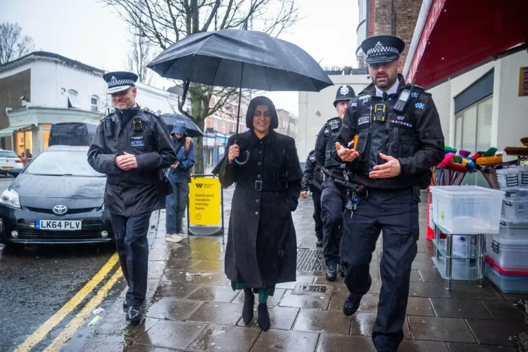 Policia britanike investon 140 milionë paund në AI për luftën kundër krimit