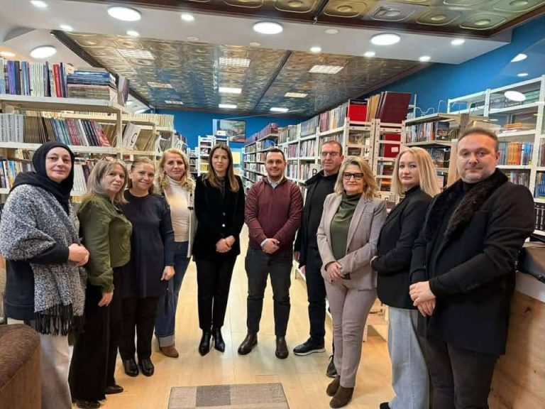 Vizitë e Institutit për Krime Lufte në Kosovë në Qendrën për Kulturë dhe Bibliotekën e Gostivarit