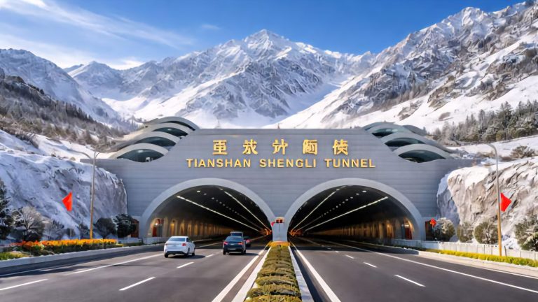 Kina ndërton korridorin gjigant Tianshan Shengli, sfidon terrenin malor dhe rekordet botërore