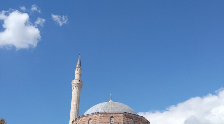 Shkupi feston Fitër Bajramin, manifestimi qendror në Xhaminë Mustafa Pasha