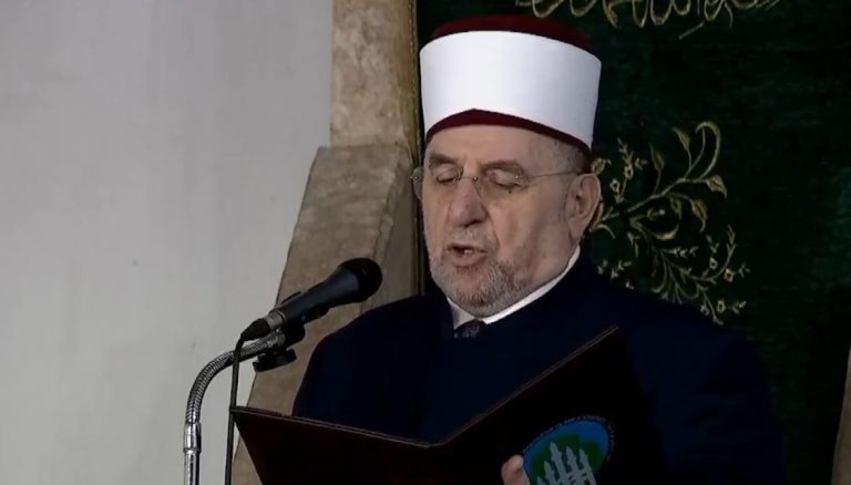 Mijëra besimtarë falin Fitër Bajramin në Xhaminë e Madhe të Prishtinës