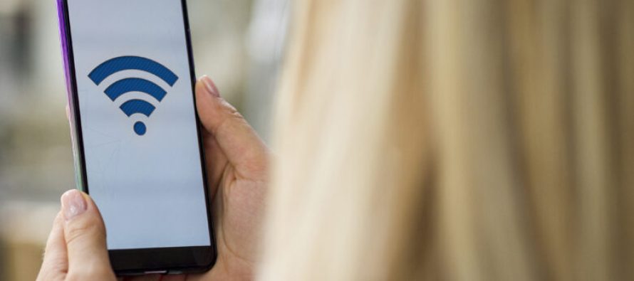 Pothuajse 70% e qytetarëve përdorin ekranin para gjumit, mbi 40% kanë probleme me gjumin