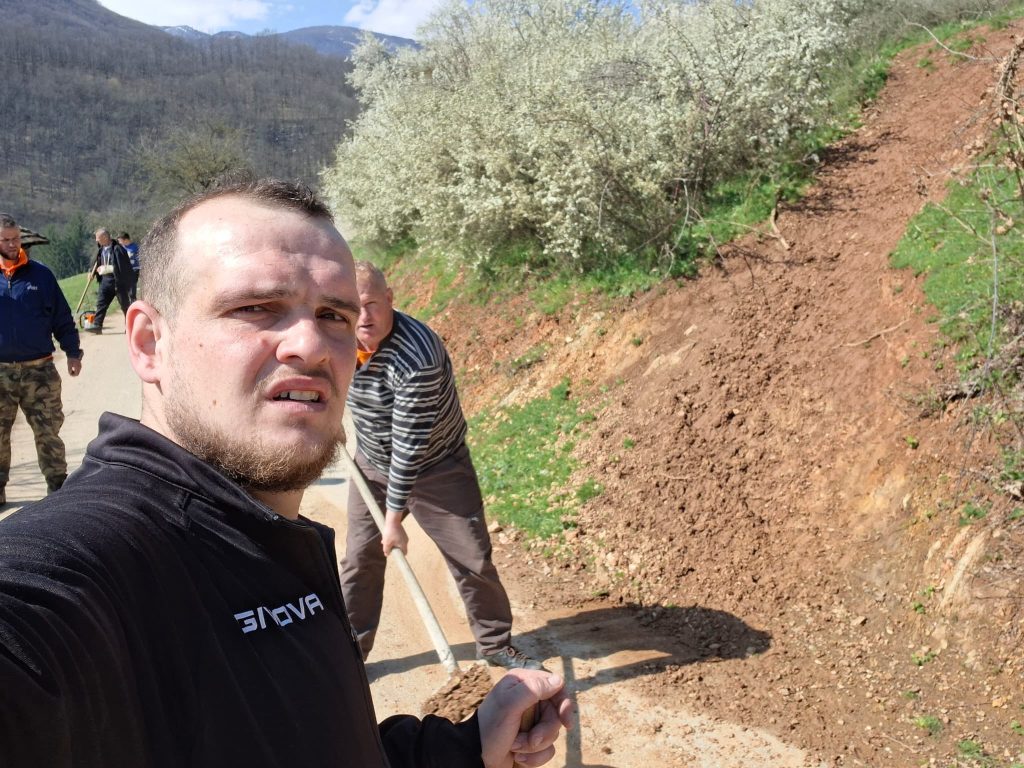 Aksion për pastrimin e fshatit nga Shoqata Humanitare “Diaspora Simnicë”